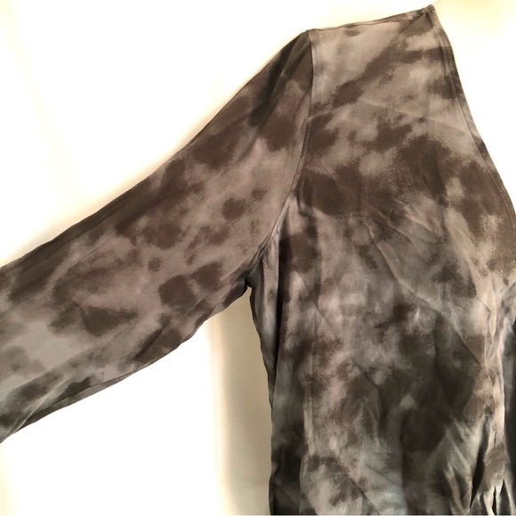 RAILS Hillary Crossover Blouse Black & Gray Slate Tie Dye - Picture 6 of 13